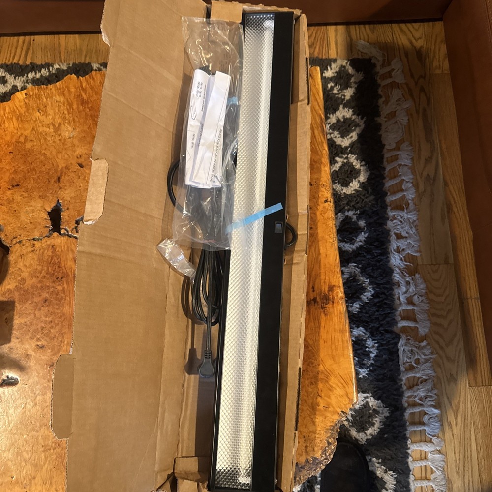 HERMAN MILLER, UNIVERSAL TASK LIGHT, G6135, 35" LENGTH X 4.5" WIDTH
