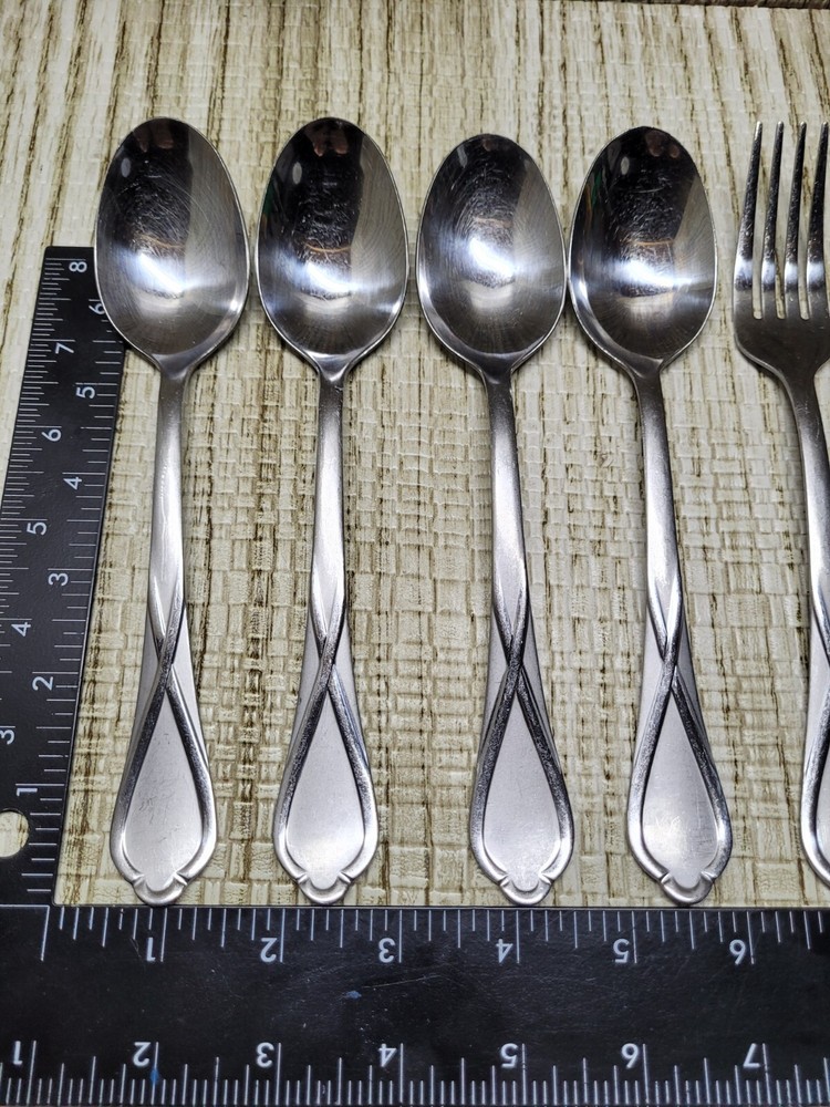 CAMBRIDGE Heather Sand Flatware Silverware 4 SPOONS 4 FORKS 4 DINNER KNIFES