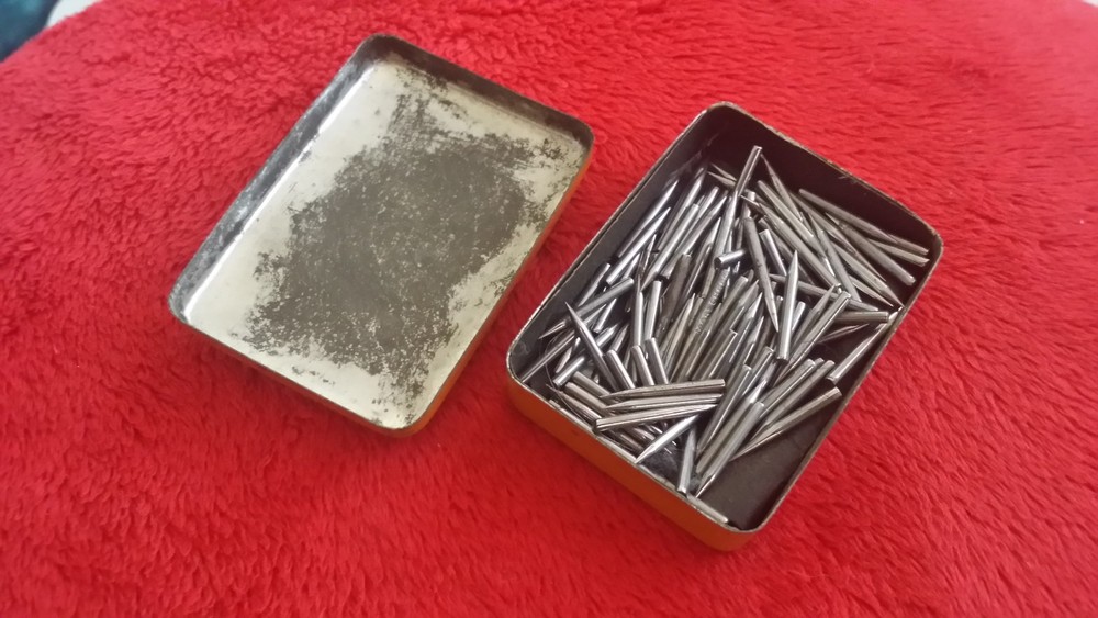 PG036 - TWIN NEEDLES 11/16 Gramophone DOT Tin Box