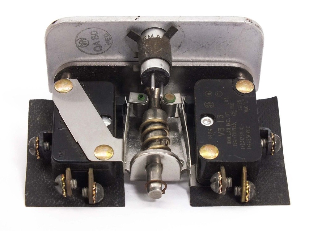 Honeywell V3-13 Micro Switch Assembly with Push Button & Indicator Light 4AC2