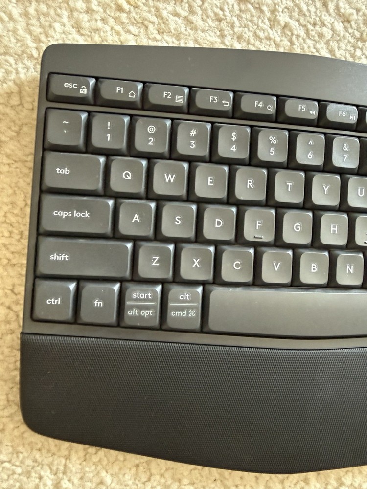Logitech K850 Wireless/unify Bluetooth Keyboard With M350 Pebble Bluetooth Mouse