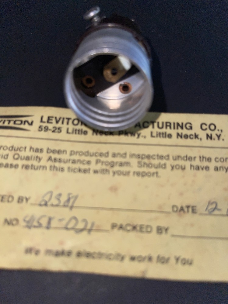 leviton#4158-021 bottom turn interior lamp socket