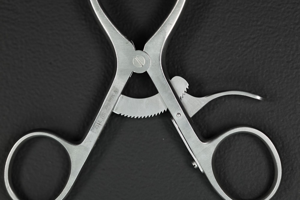 Mueller SU3112 Weitlaner Retractor, Locking, 3x4 Sharp Prongs, 6.5"