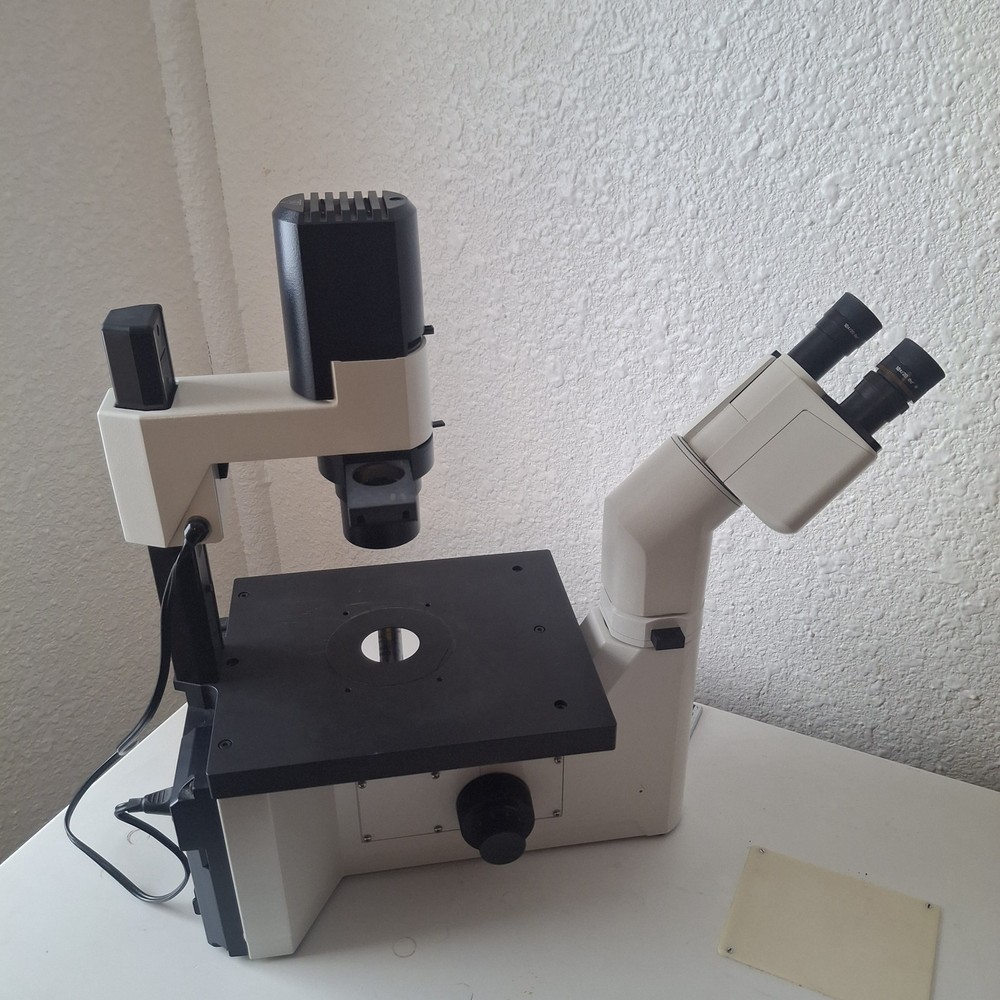 Leica / Leitz DMIL Inverted Phase Contrast Microscope with Objectives