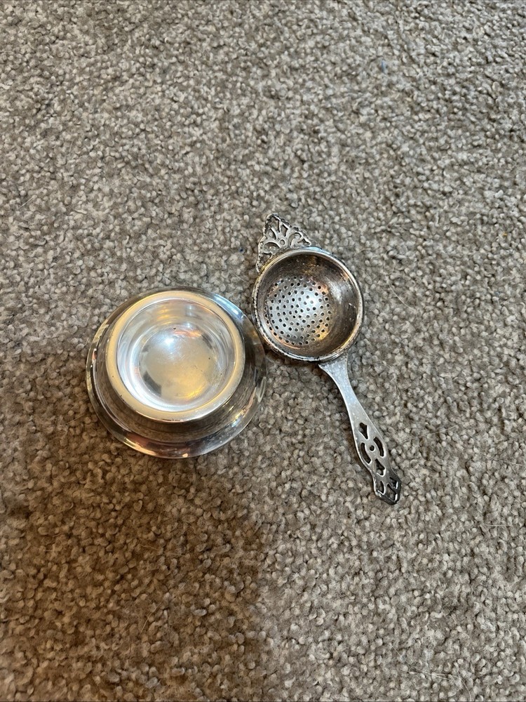 VINTAGE NICKELPLATED TEA STRAINER WITH STAND   E.P.N.S  MADE IN ENGLAND