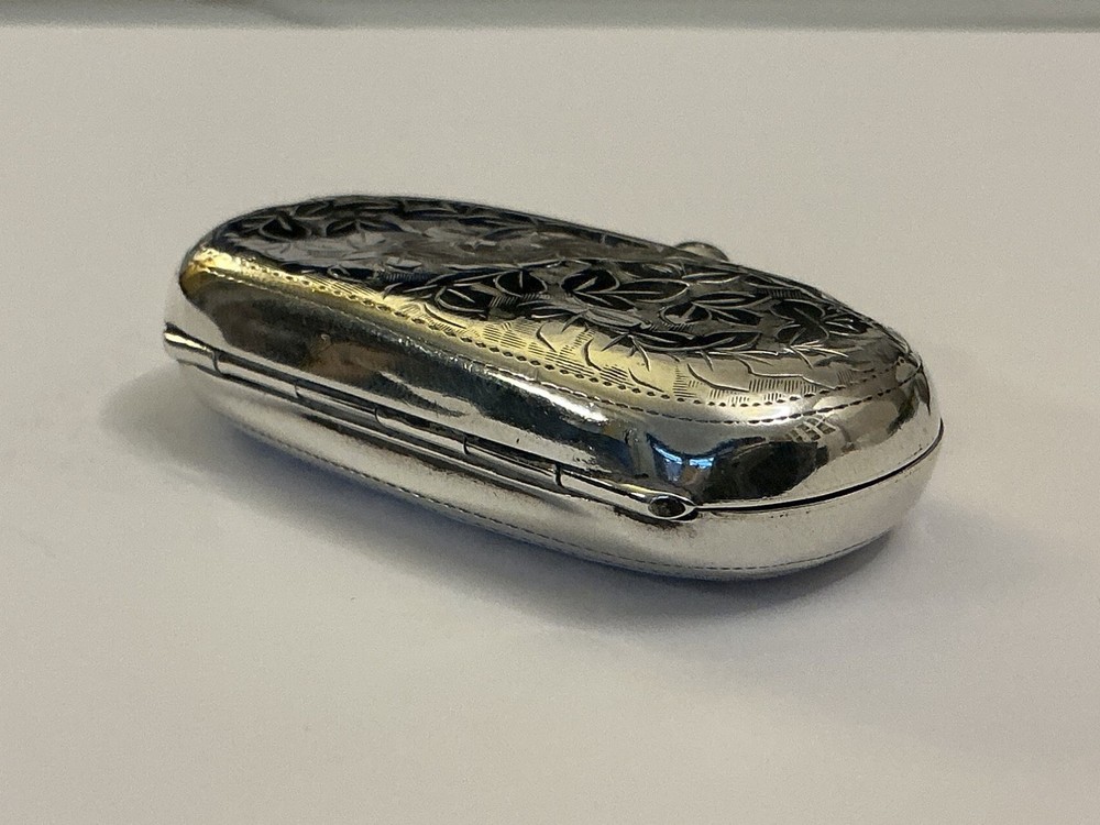 Beautiful Solid Silver Double Sovereign Case by E J Trevitt & Sons Chester 1912