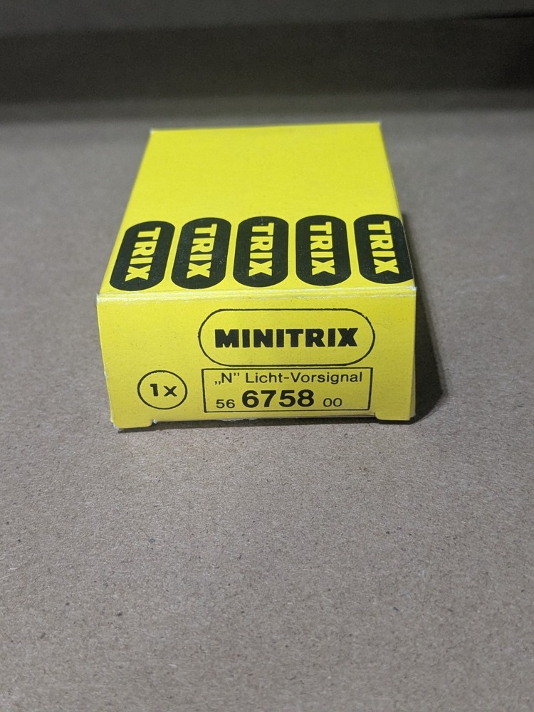 Minitrix - #6758 - Small Two Light Signal - NEW/MINT