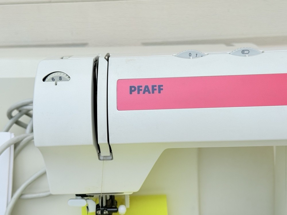 Pfaff Tipmatic 6122 Sewing Machine