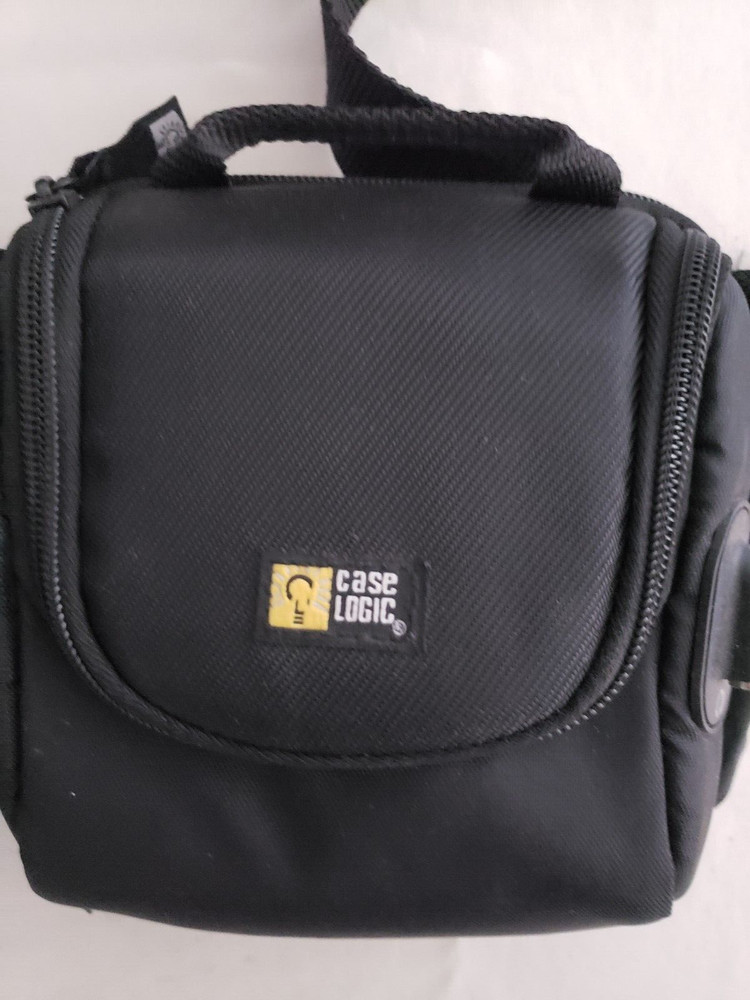 Case Logic CD PLAYER Compact CARRYING Case Black Audio Input Output Connect