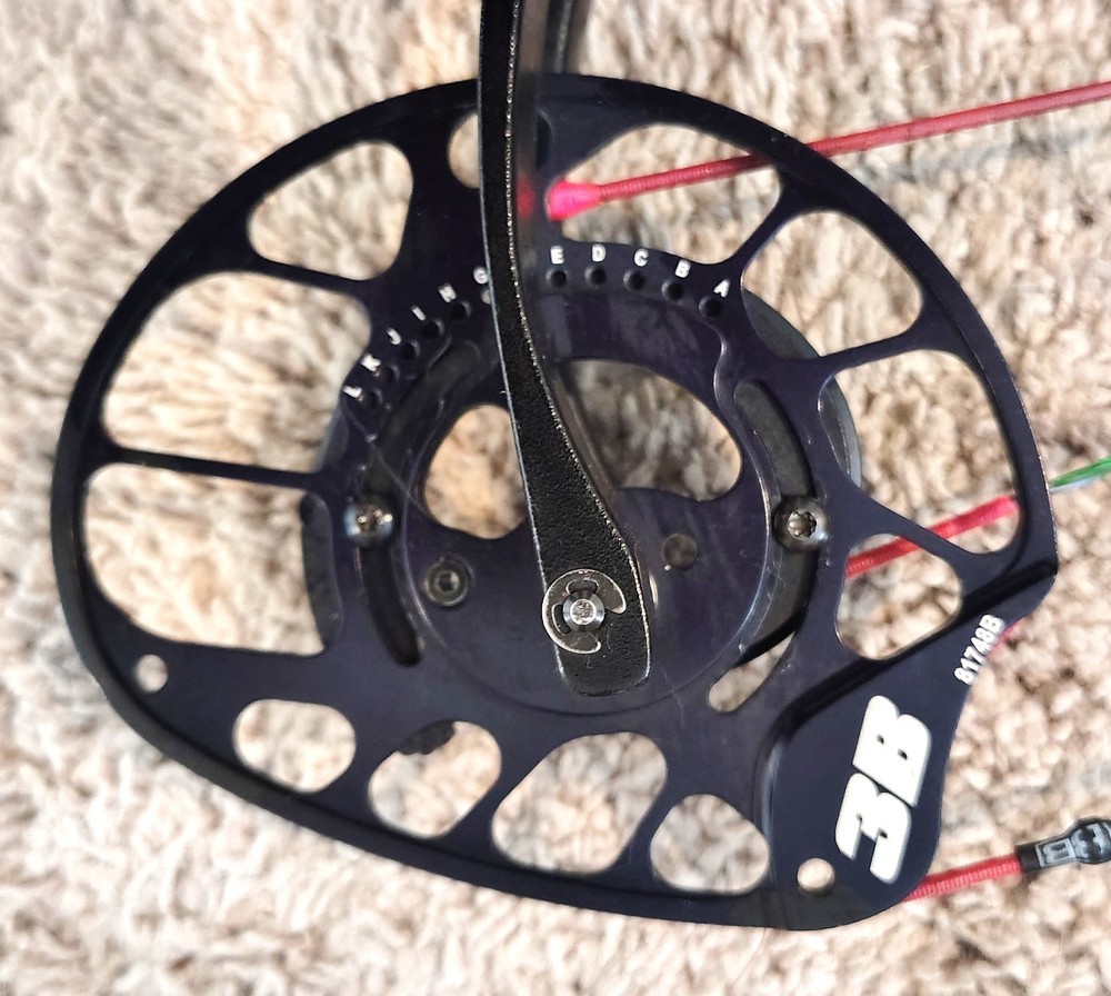 PSE DRIVE 3B COMPOUND BOW RIGHT HANDED WITH ACCESSORIES