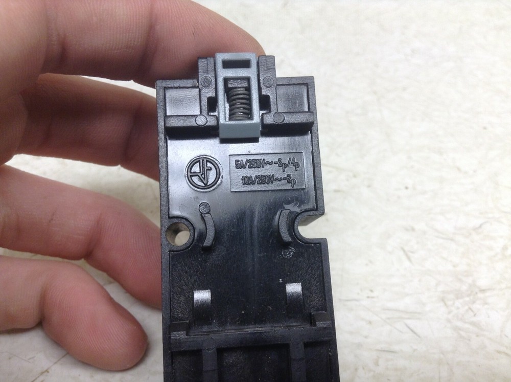 Finder 94.44 Relay Base 9444