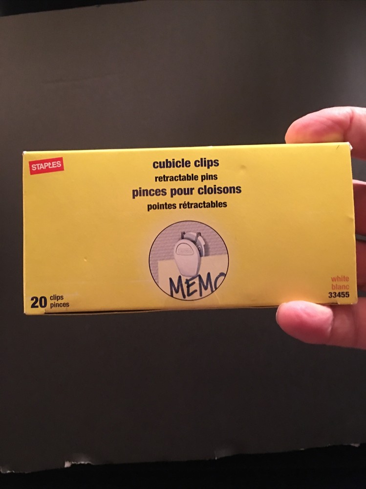 Staples Cubicle Clips White 20/Pack 510399