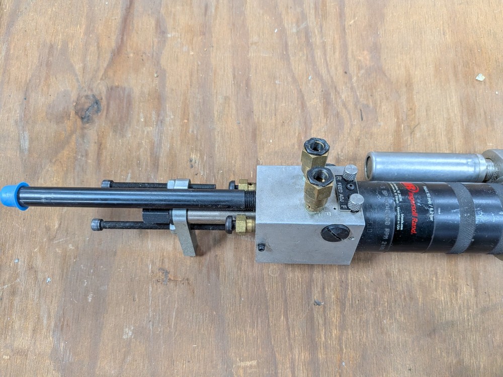 ARO 8255-A21-3 PNEUMATIC DRILL