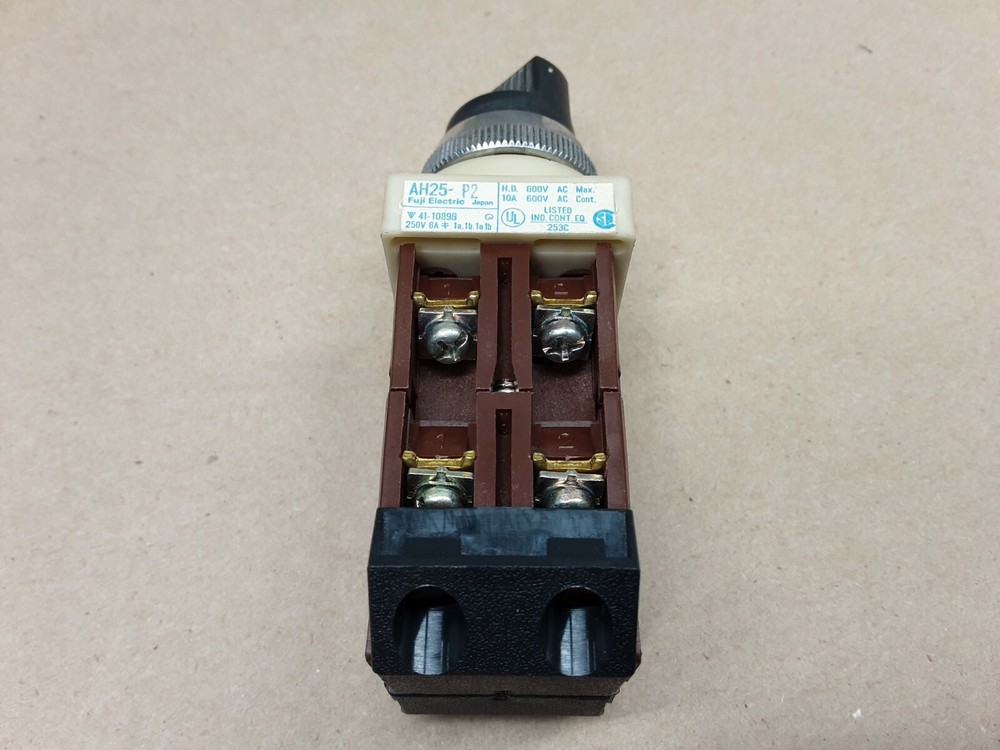 Fuji Electric AH25-P2 Selector Switch #1003J32