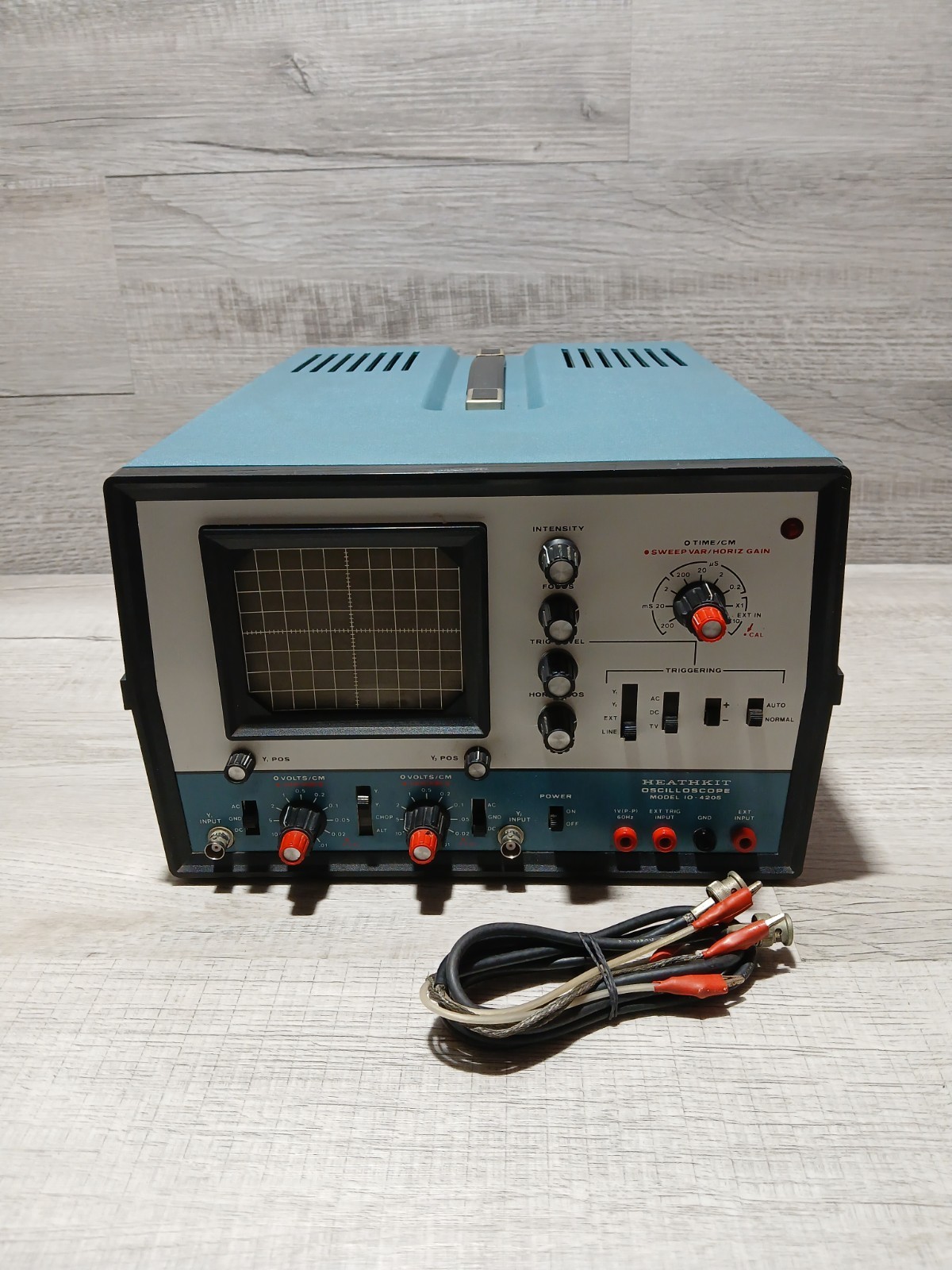 Vintage Heathkit Oscilloscope 5 MHz Dual Trace Model I0-4205