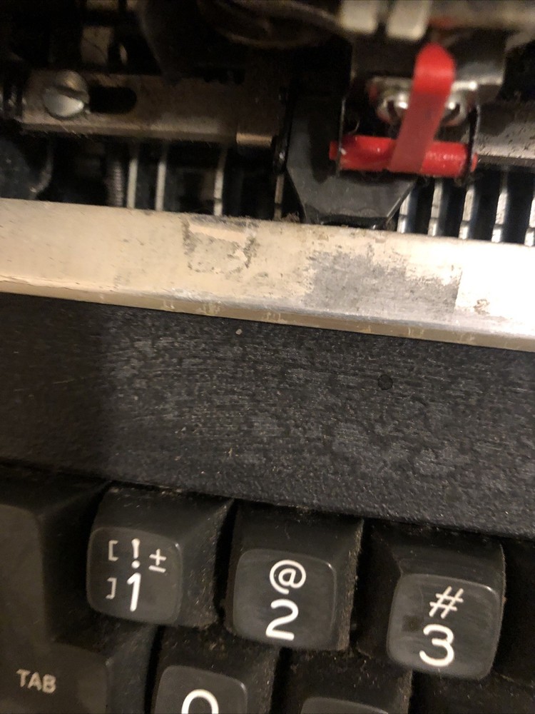 AS IS IBM SELECTRIC 1 TYPEWRITER ,BAD SWITCH AND LEFT MARGIN BROKEN.