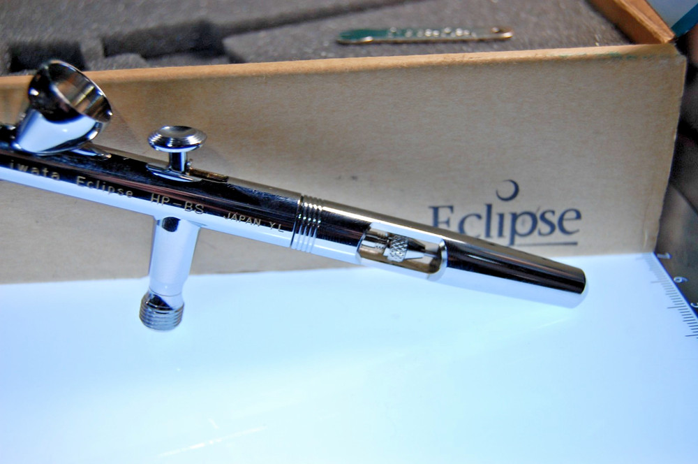 Iwata HP-BS Eclipse Airbrush - Small Gravity Feed + Air Hose - Silver