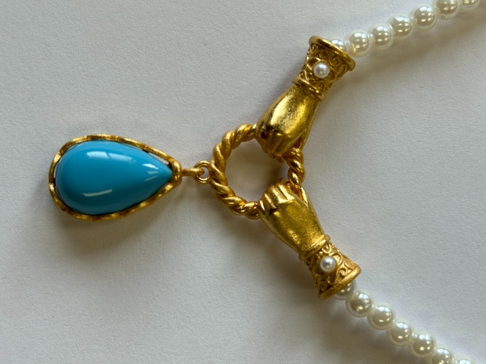 Hand Hold Loop Barbie Style Necklace