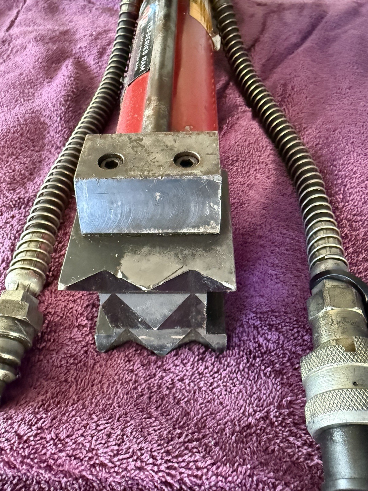 TNT Rescue Systems TLS Series Hydraulic Ram Tool 10,500 PSI/724 BAR