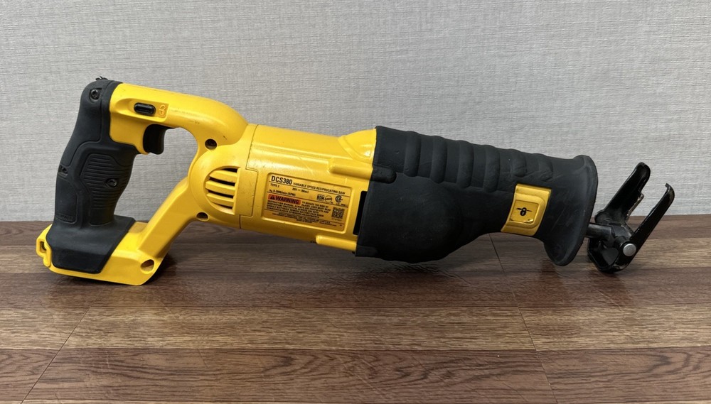 DeWalt DCS380 20V Max Variable Speed Reciprocating Saw