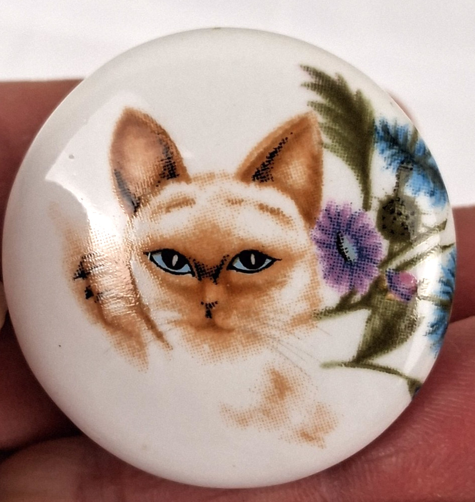 2 VTG White Porcelain Round Drawer Knobs Pulls-Hand Painted? Pretty Cat Artwork