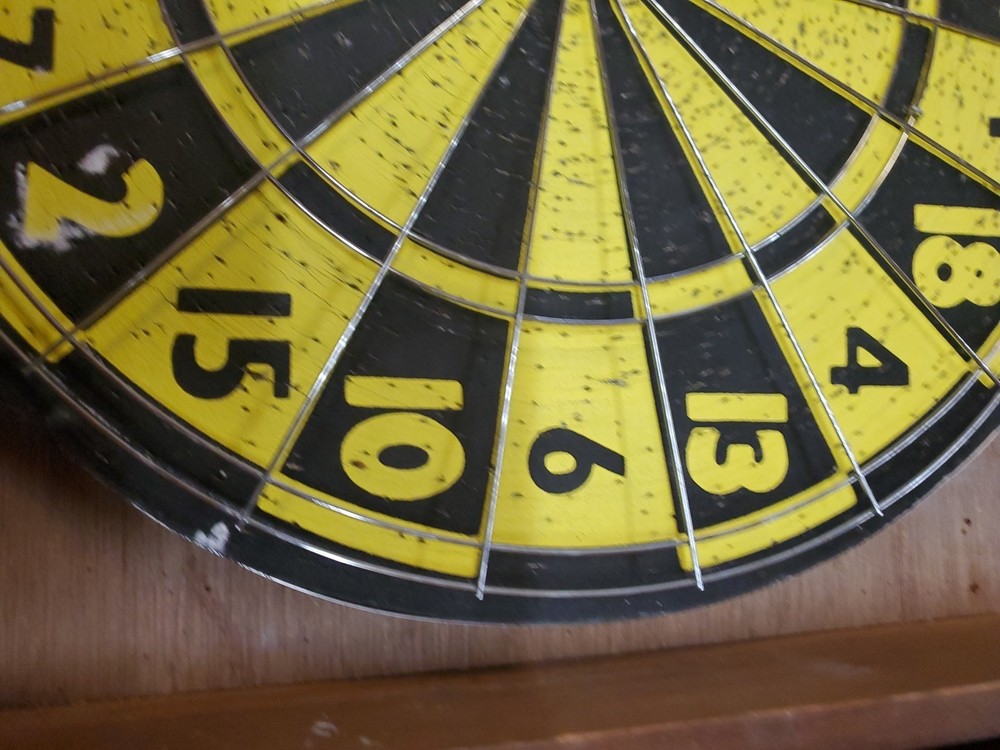 Kings Head Pub & Lodging Dart Board Set Missing Darts Used