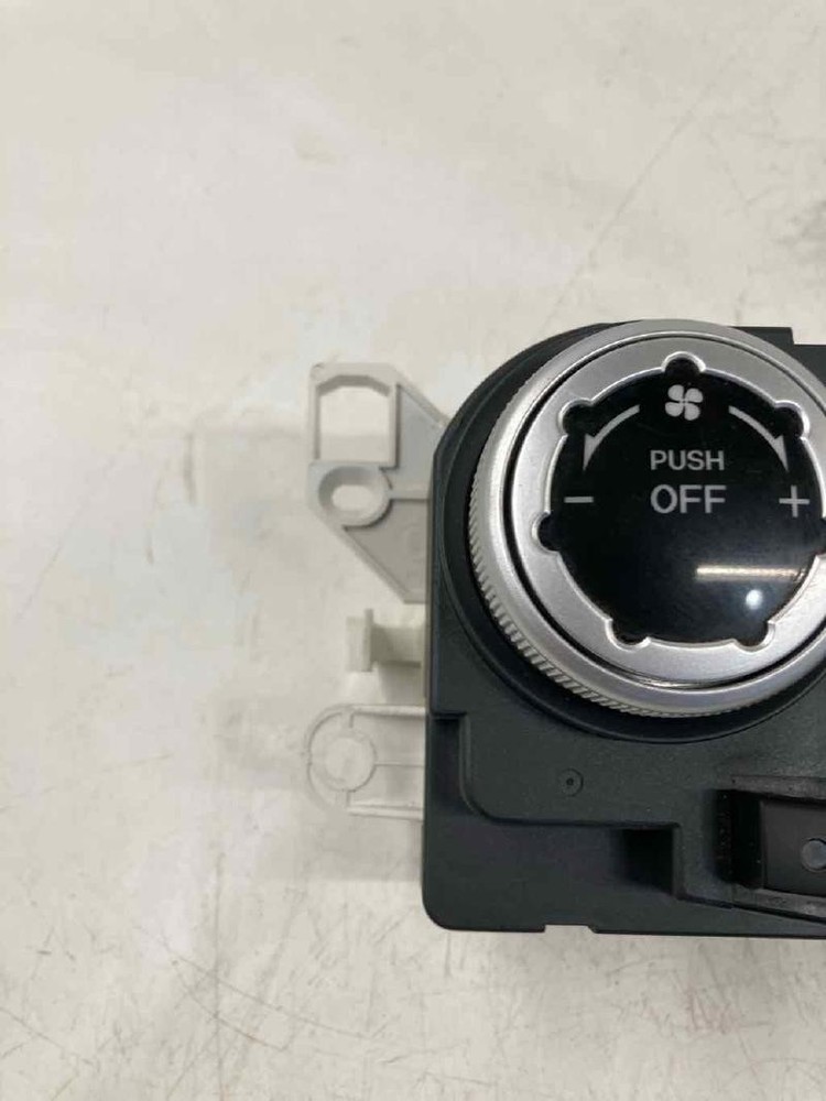 2007-2009 Mazda CX-7 AC Heater Main Control; automatic Temperature OEM