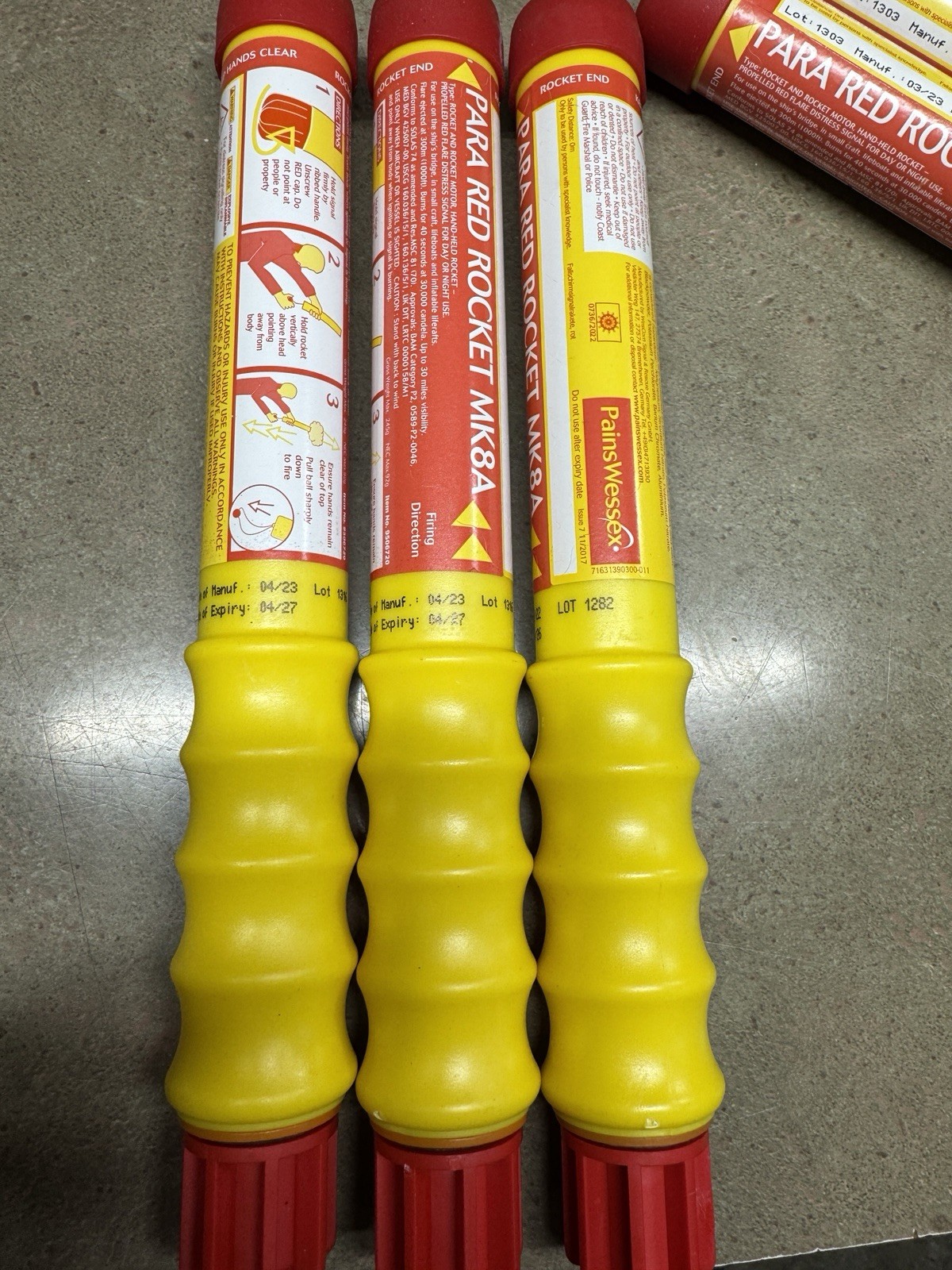 5pc RED PARACHUTE SIGNAL Flares ultra bright Pyro Mg based (USCG CERT SOLAS 74)