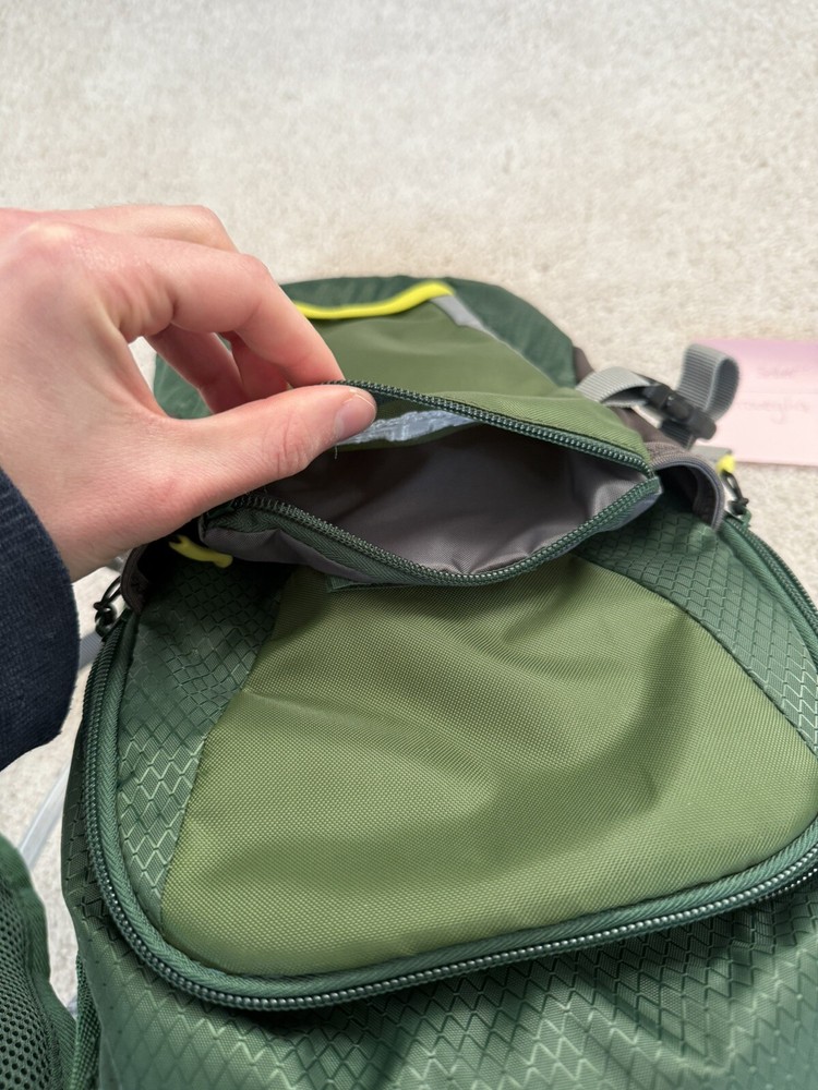 New Bass Pro Shops Eclipse 2.0L Hydration Pack for Hiking