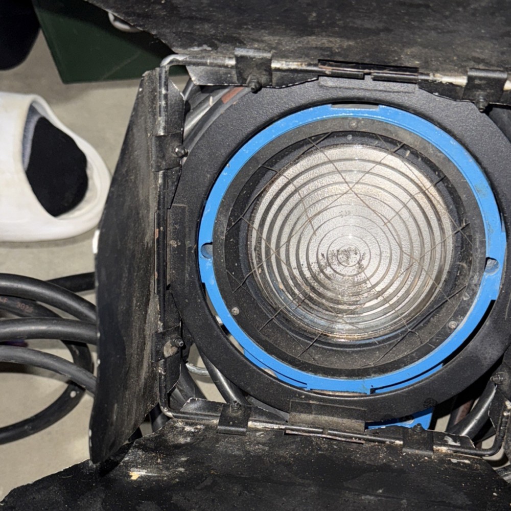 ARRI 650 Plus 650W Tungsten Continuous Lighting Blue Silver Studio Unit