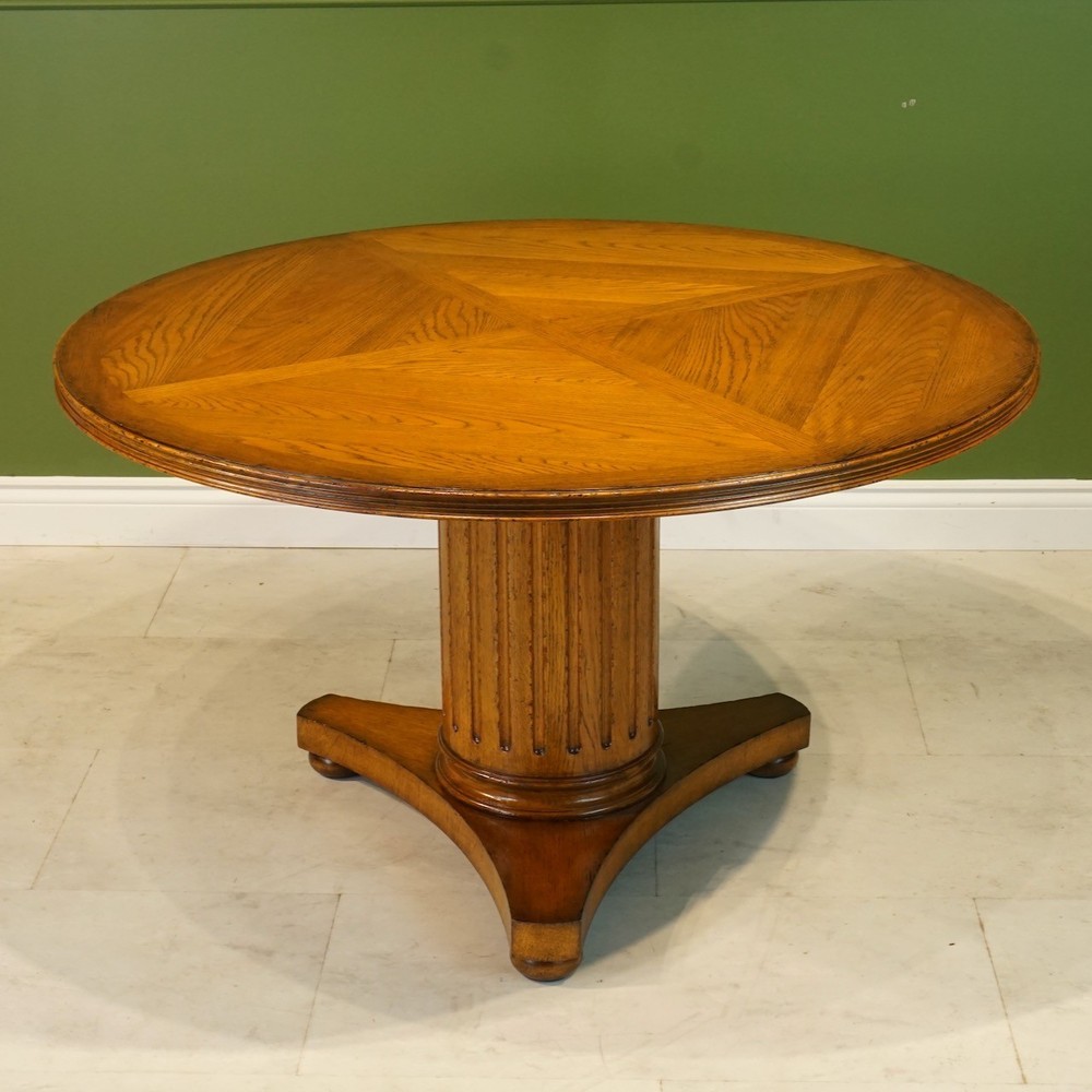 Beautiful 54" Round transitional Oak pedestal dining Kitchen table