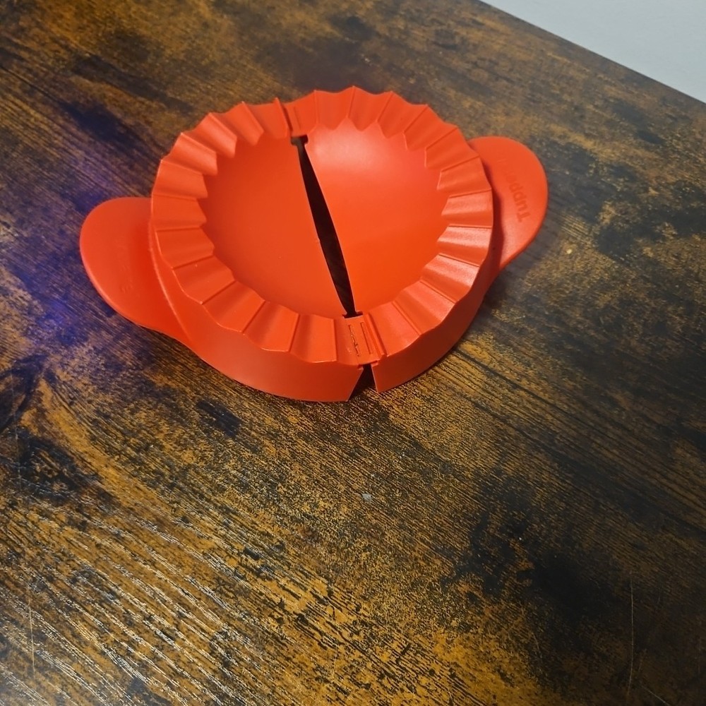 Tupperware Red Empanada, Calzone, Meat Pie Maker Press #6390