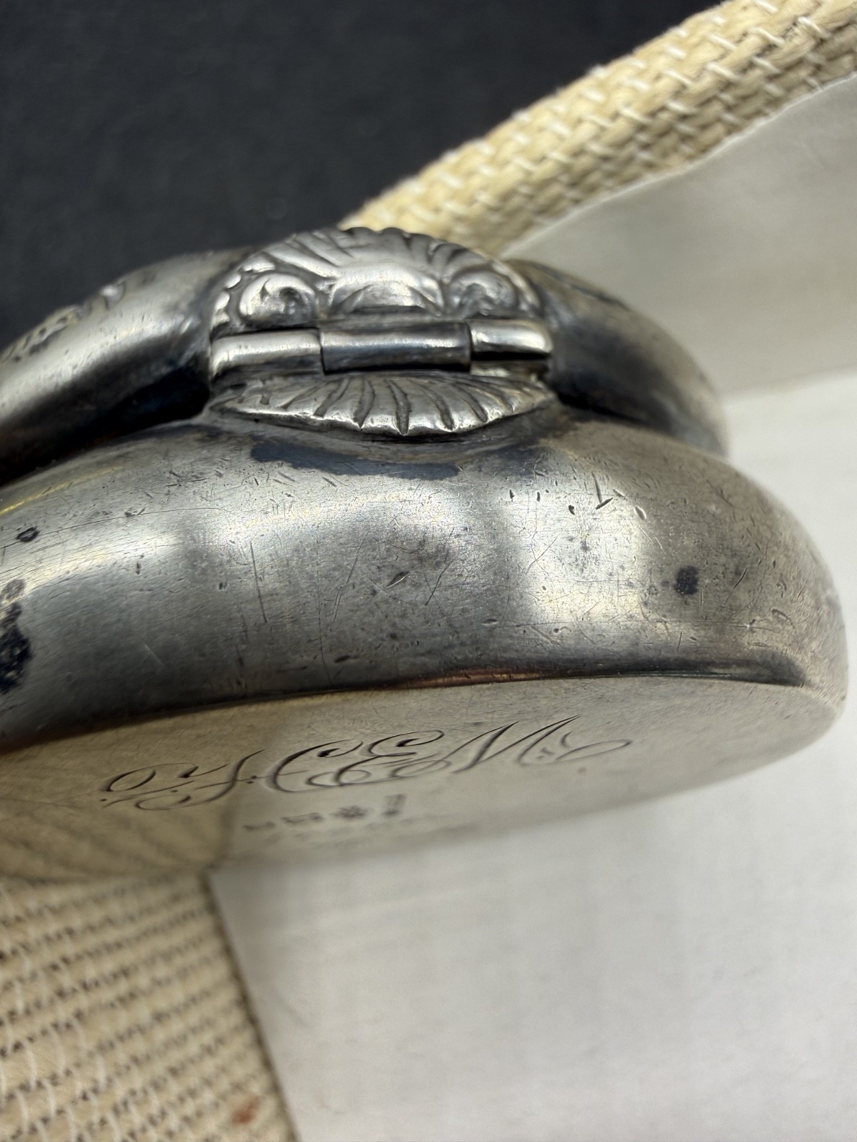 ANTIQUE STERLING SILVER FRANK SMITH ROUND DECORATIVE PILL TRINKET SNUFF BOX