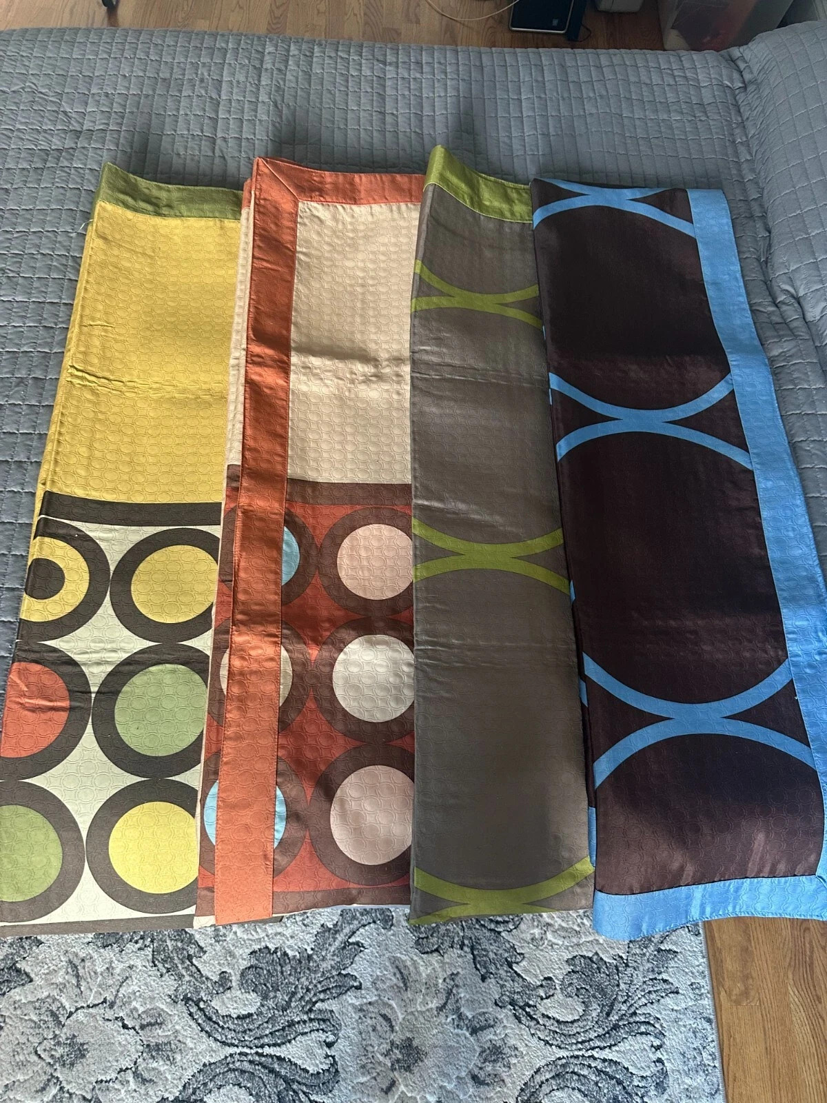 Valley Forge Fabrics Super 8 Hampton Double Sided Coverlet 40 pcs