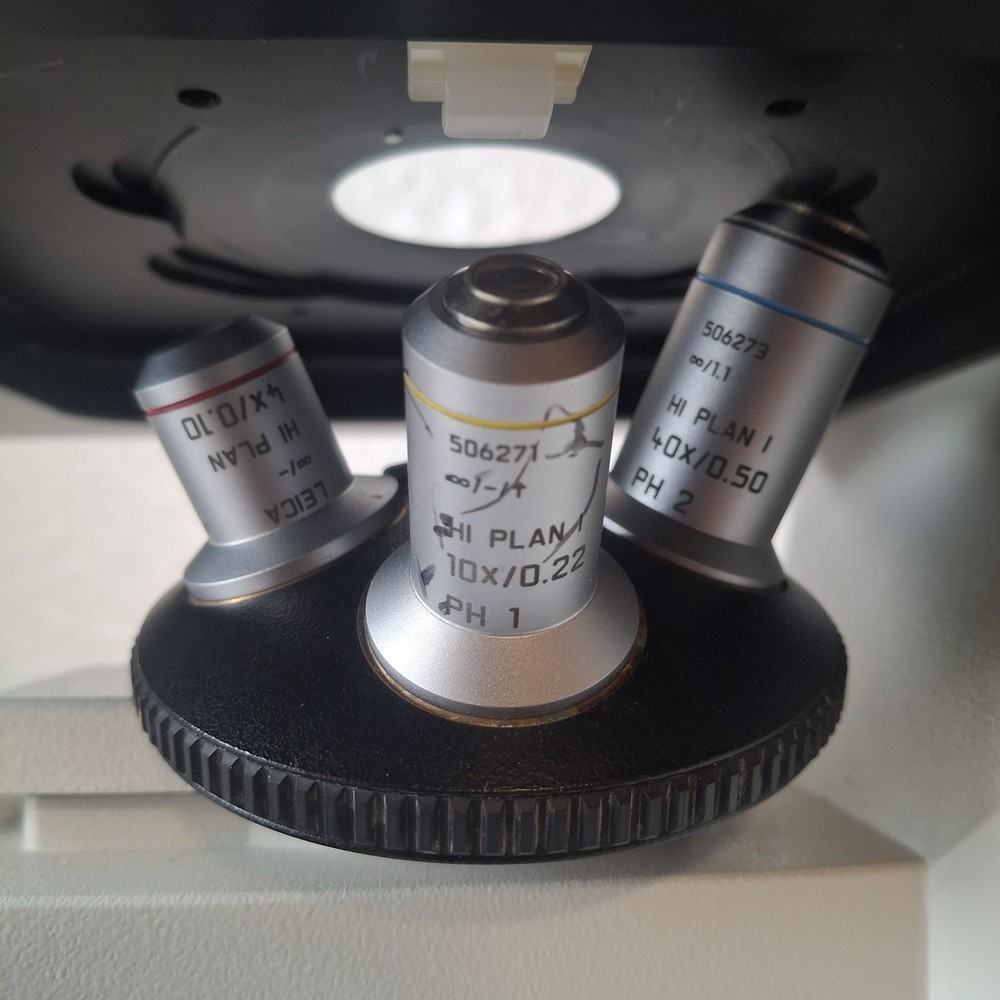 Leica / Leitz DMIL Inverted Phase Contrast Microscope with Objectives