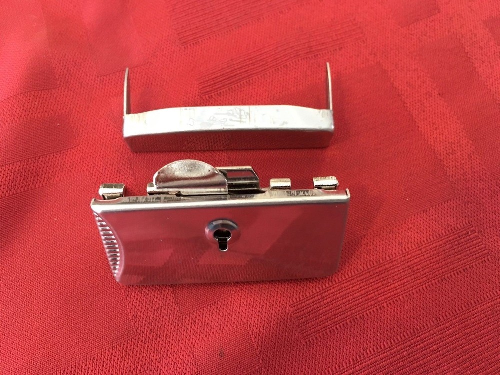 EMBASY REPLACEMENT VIOLIN OR VIOLA LOCKING CENTER CASE LATCH WITH KEY