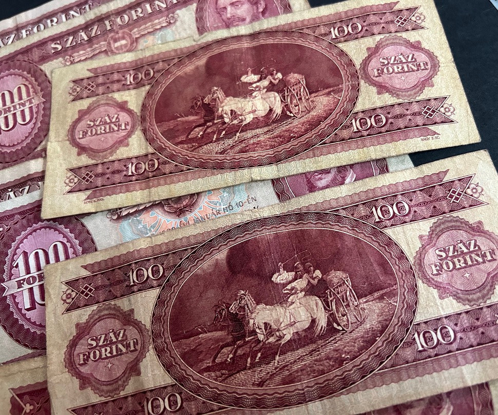 8 - HUNGARY FORINT BANKNOTES - 100s