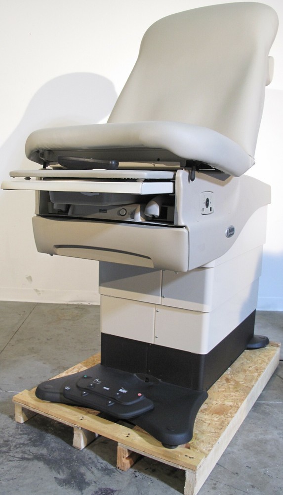 Midmark 625-004 Barrier Free Exam Table, Wireless Footswitch & Hand Control 2014