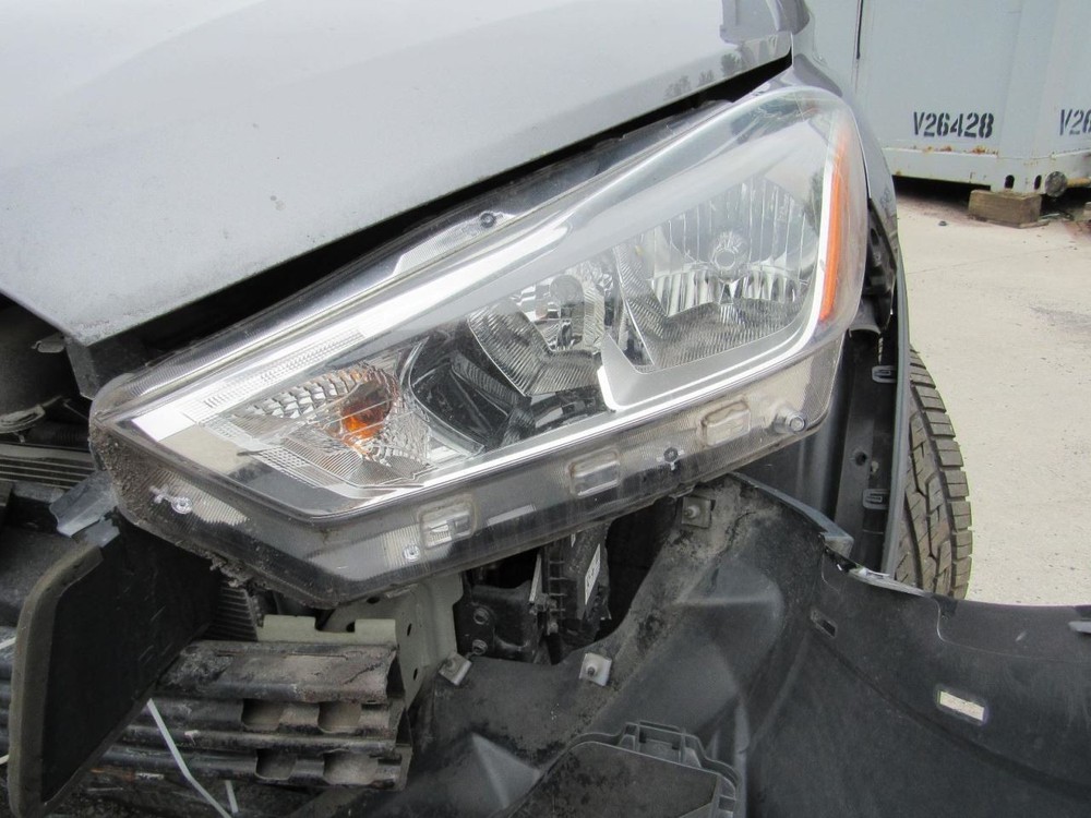 KICKS 2019 Glove Box 1073107