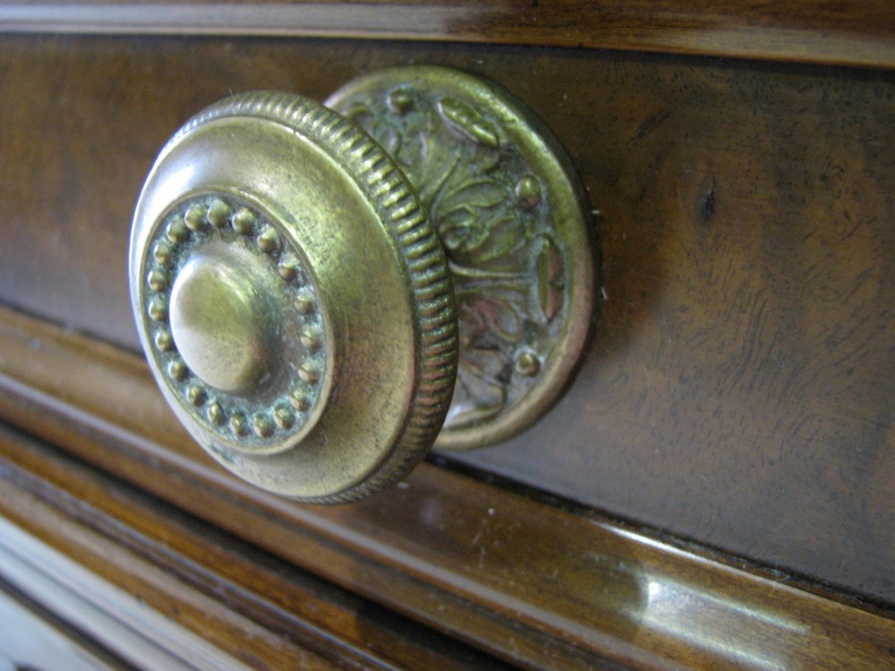 Karges Louis XVI Style Server With Dramatic Patterned Walnut Veneers & Flip Top