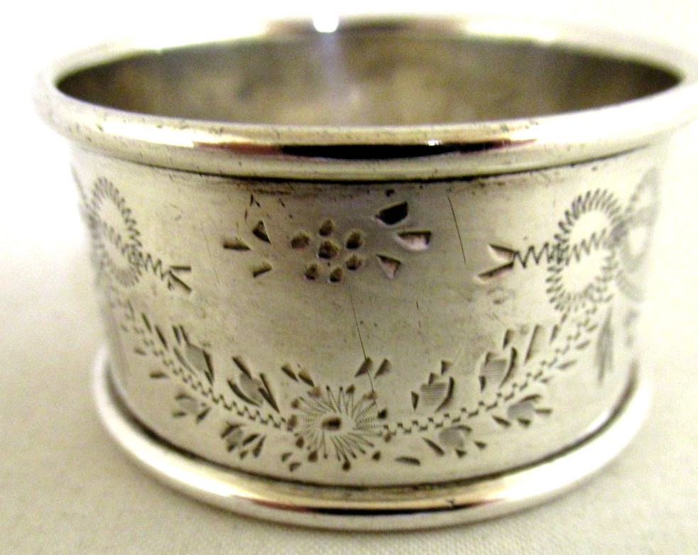 Solid Silver - SMALL, PRETTY  NAPKIN RING - Hallmarked:- BIRMINGHAM  1925