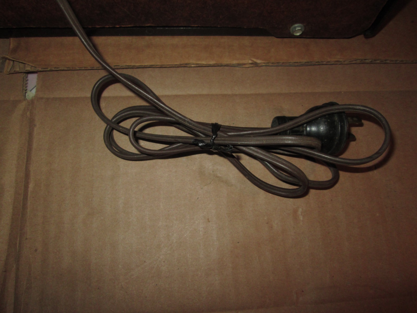 1950 General Electric GE Model 400 AM 5 Tube Radio Vintage