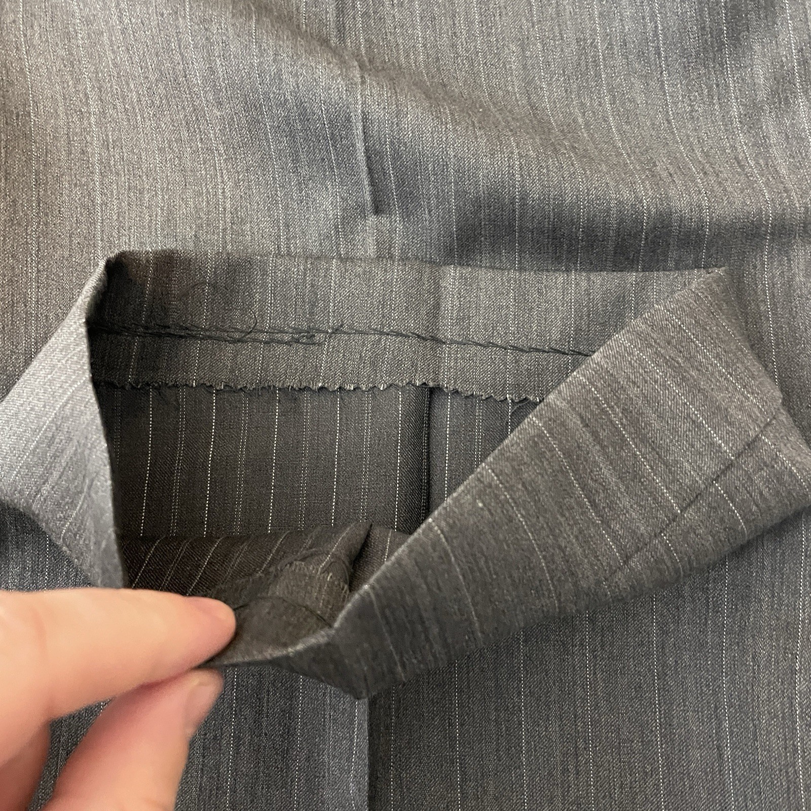 Lineage 2 Piece Suit Mens 44R 38x28 Gray Striped Wool Three Buttons Pants