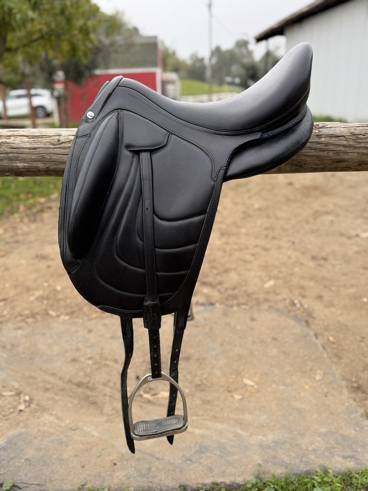 Devoucoux Makila Harmonie 18” Saddle
