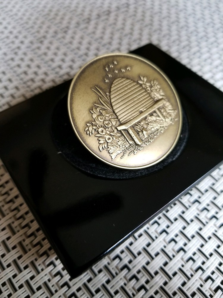 1.5" Masonic Beehive Lapel Pin