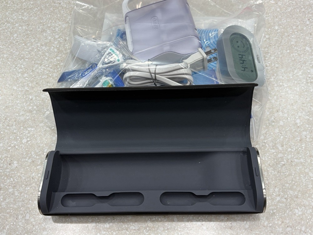 oral-b 9000 Accessories - Does not include toothbrush