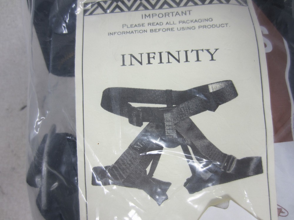 New Old Stock Misty Mountain Threadworks Infinity Standard Adjustable Harness