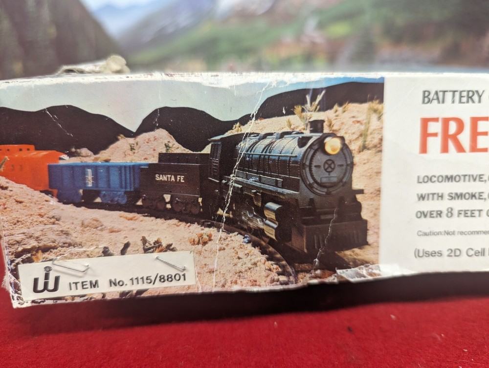 RT O BATTERY OPERATED ATSF FREIGHT TRAIN SET