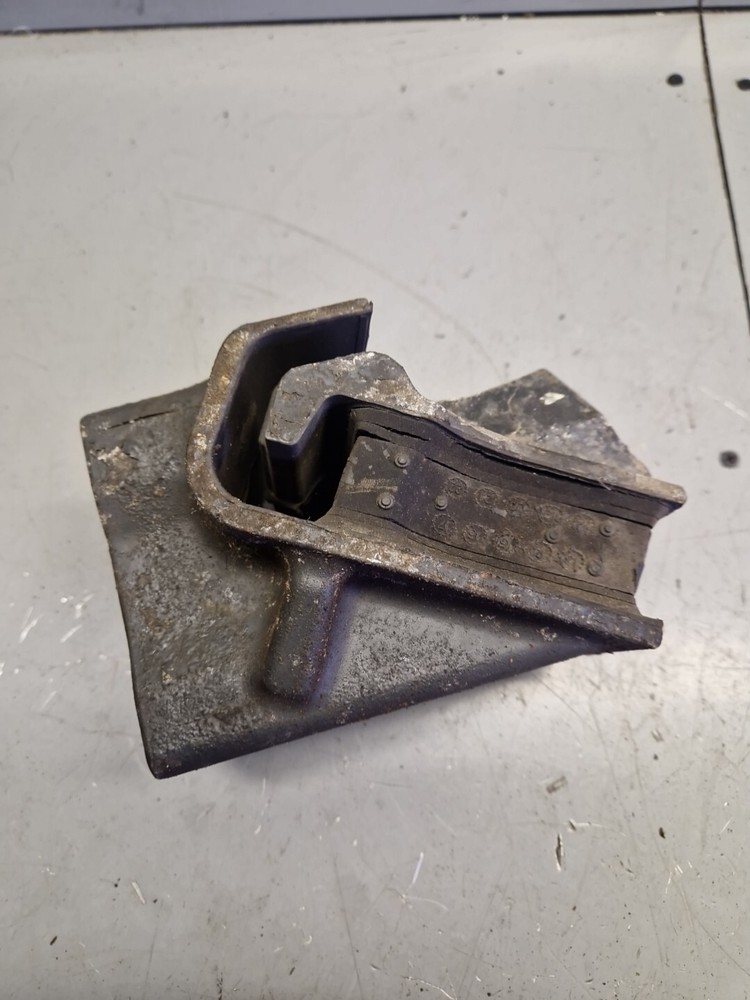 DAF XF106 ENGINE MOUNT L=R