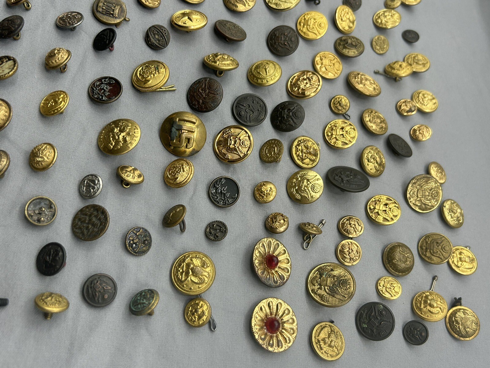 Random Lot Of (4) Original War Buttons - Military Antique Brass More Read